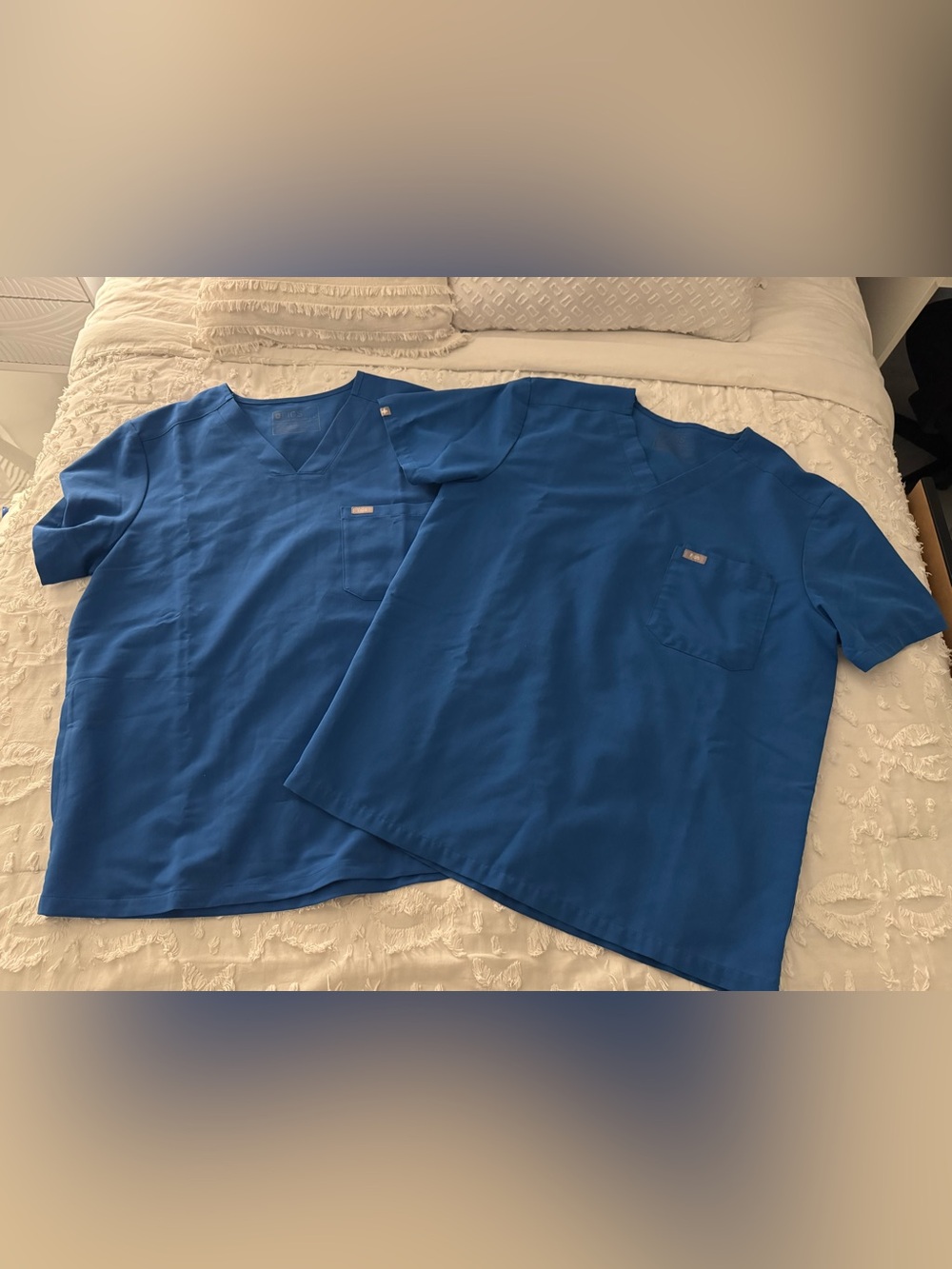 Figs Men's V-Neck Medical Scrub Top in Royal Blue